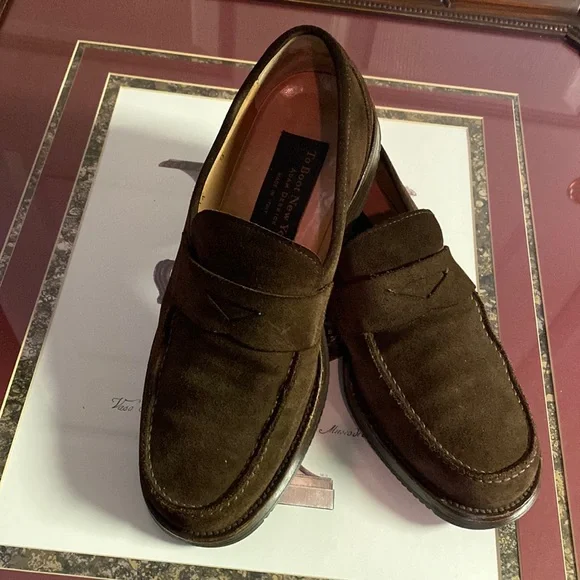 ❤️❤️To Boot of New York’s Brown suede Penny loafers in size 8. Dylan Mid Brown Suede Penny Loafer main image 2